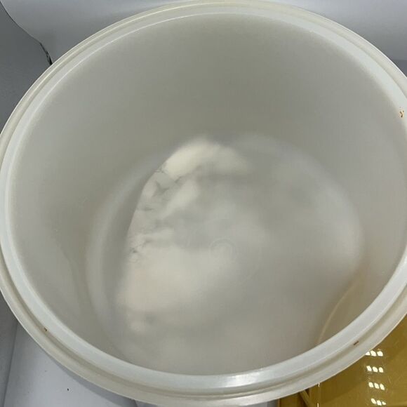 TUPPERWARE Vintage Harvest Gold Cake Carrier-683-7 - Picture 6 of 6